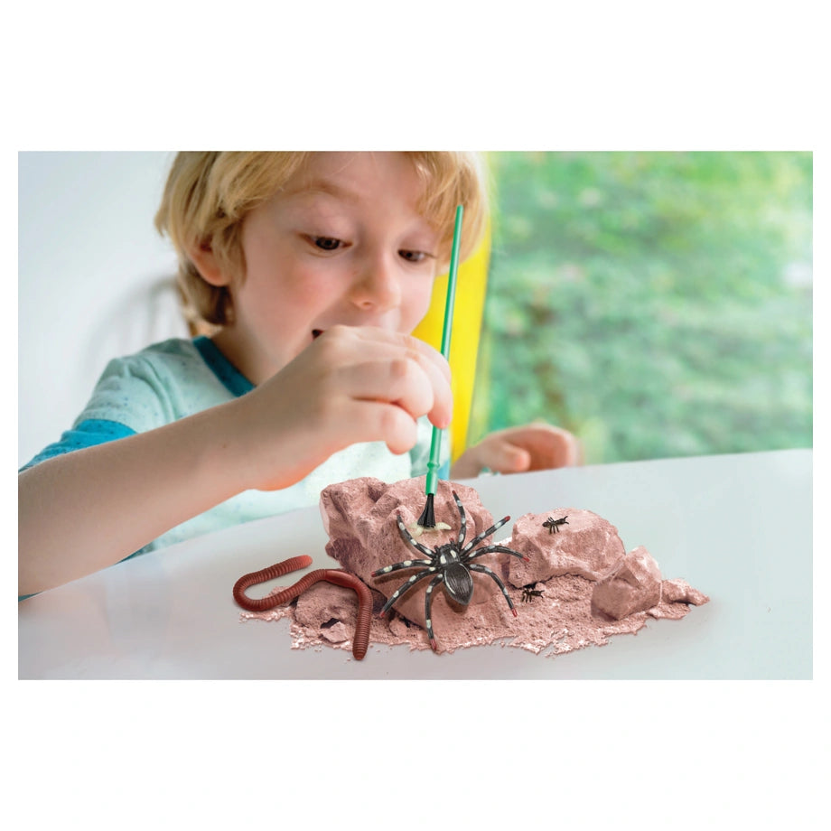 4M KidzLabs Creepy Crawly Digging Kit