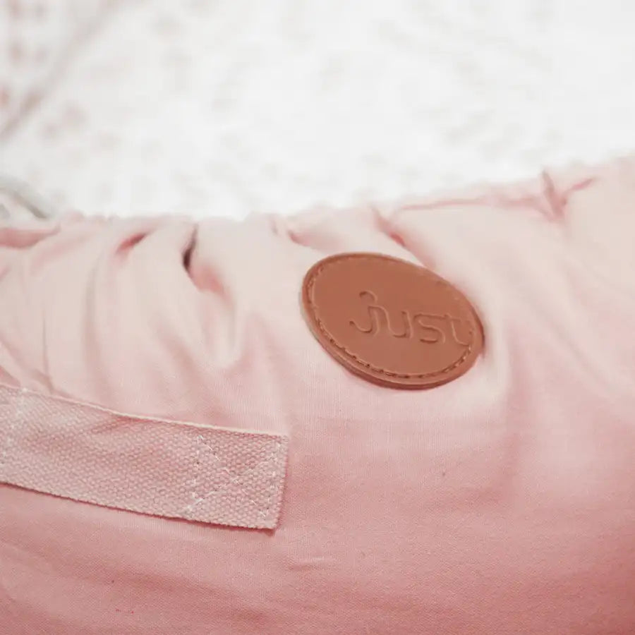 جست إيسينتيالس بيبي سليبينج نيست (وردي)