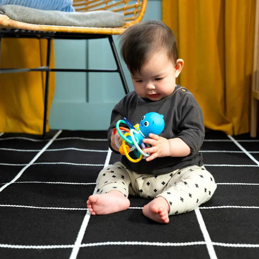لعبة التسنين والخشخشة Shake & Soothe من Baby Einstein Opus لعبة التسنين والخشخشة Shake & Soothe من Baby Einstein Opus
