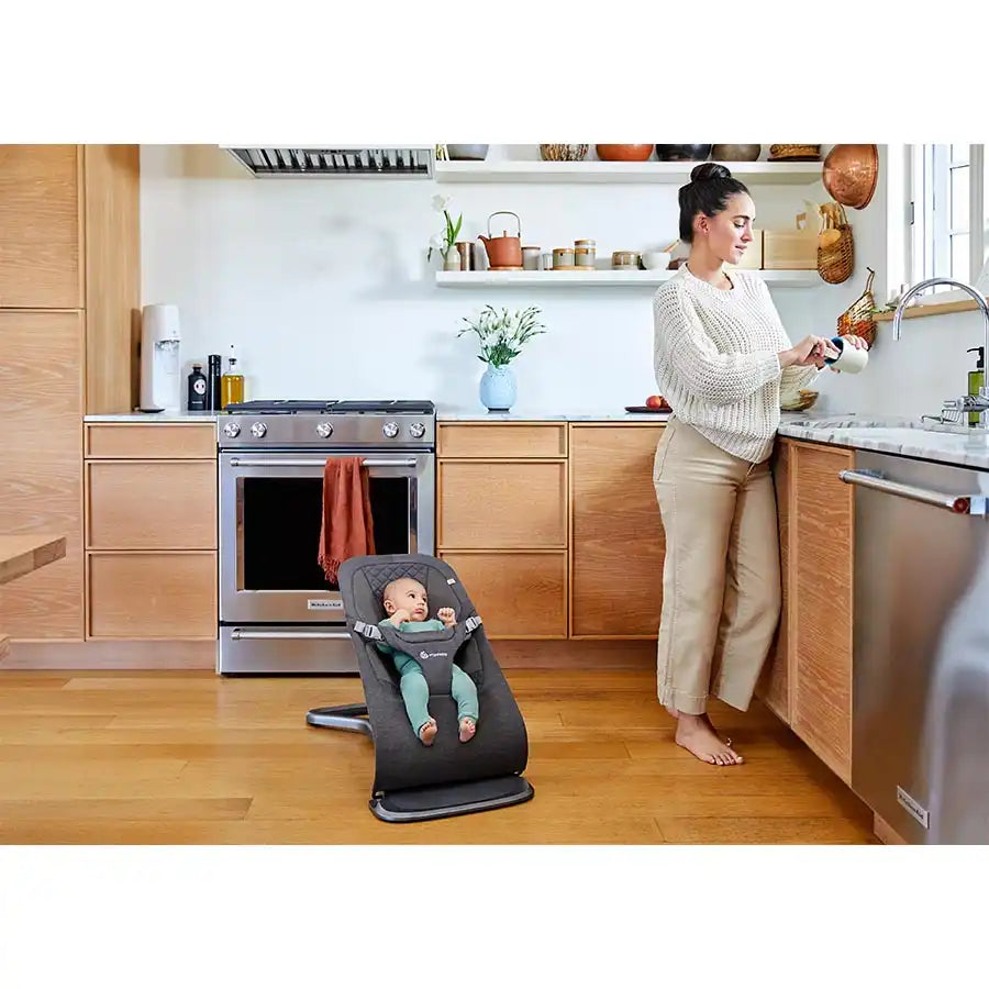 Ergobaby Evolve Bouncer (Charcoal Grey) Ergobaby Evolve Bouncer (Charcoal Grey)