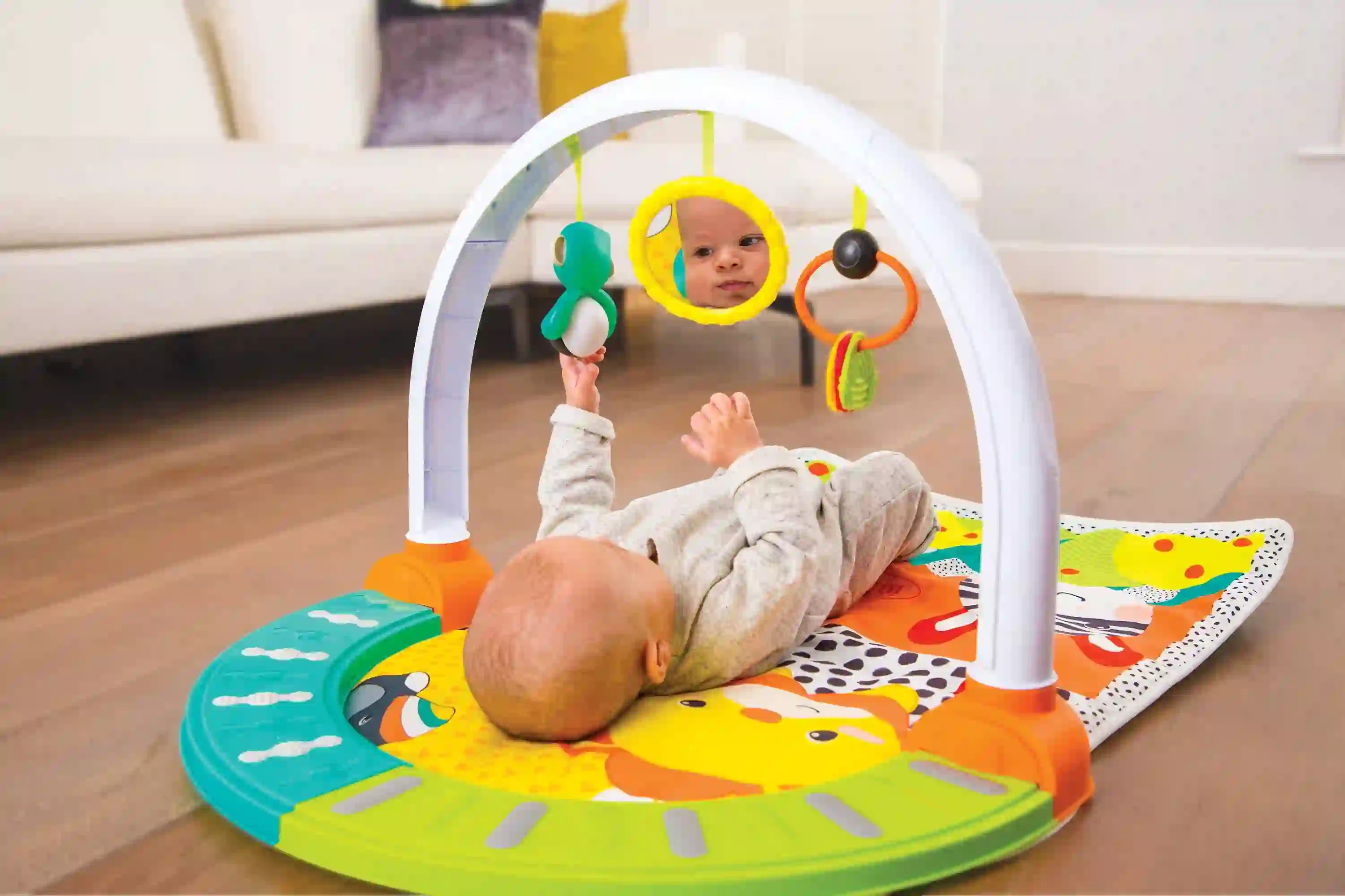 صالة الألعاب الرياضية 4 في 1 Watch Me Grow من Infantino صالة الألعاب الرياضية 4 في 1 Watch Me Grow من Infantino