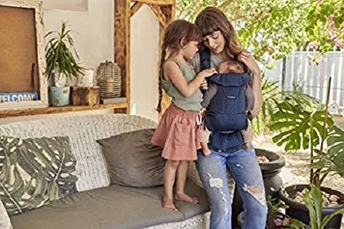 حاملة الأطفال Babybjorn - شبكة ثلاثية الأبعاد (أزرق داكن) حاملة الأطفال Babybjorn - شبكة ثلاثية الأبعاد (أزرق داكن)