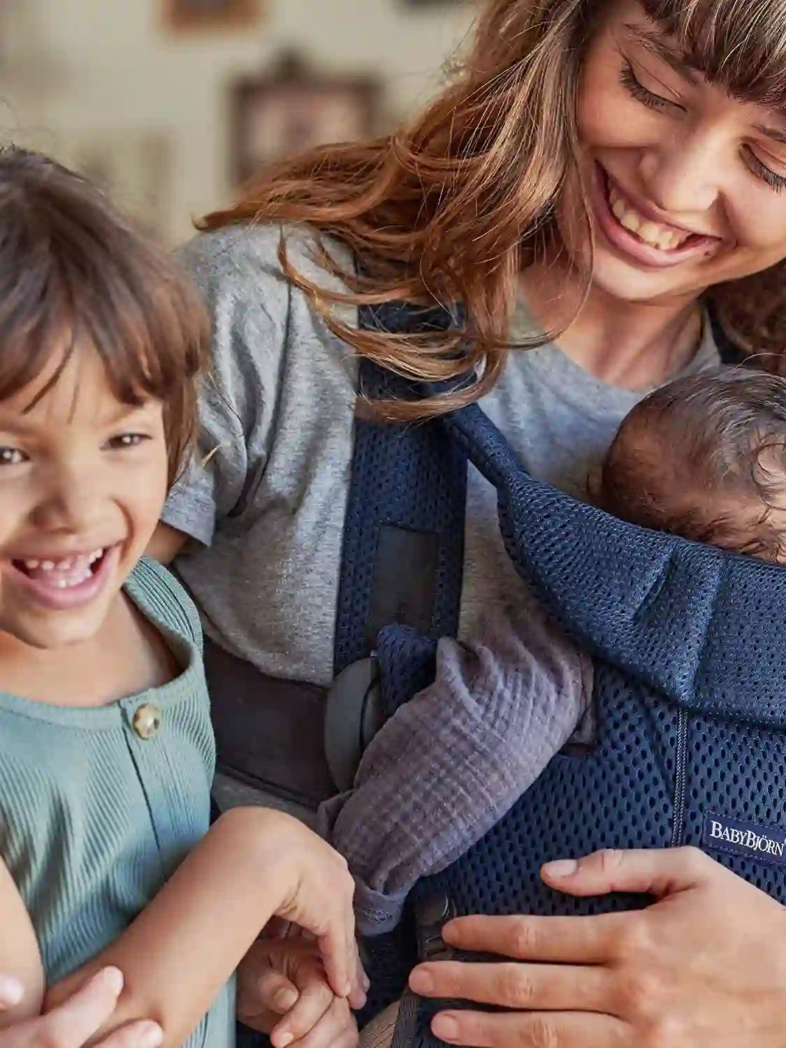 حاملة الأطفال Babybjorn - شبكة ثلاثية الأبعاد (أزرق داكن) حاملة الأطفال Babybjorn - شبكة ثلاثية الأبعاد (أزرق داكن)