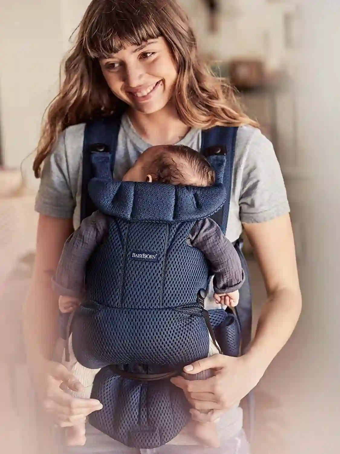 حاملة الأطفال Babybjorn - شبكة ثلاثية الأبعاد (أزرق داكن) حاملة الأطفال Babybjorn - شبكة ثلاثية الأبعاد (أزرق داكن)