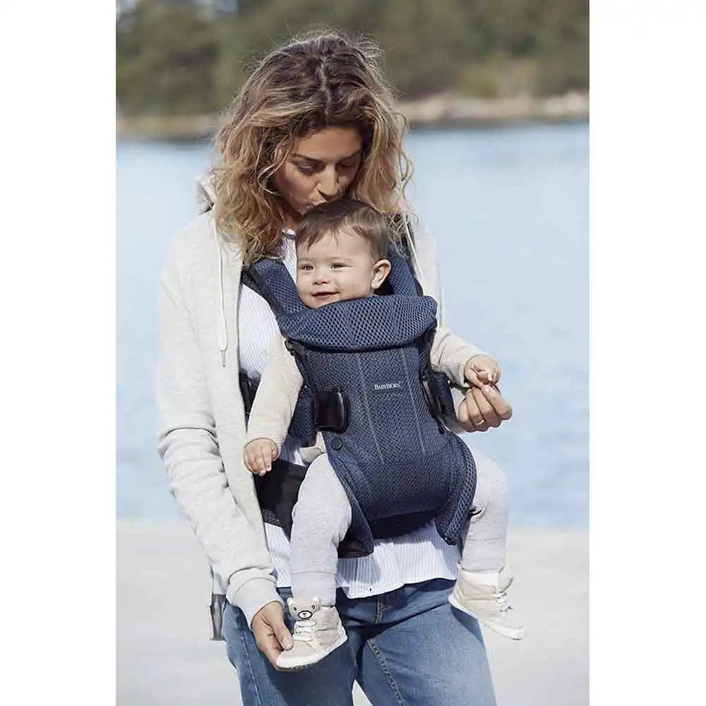 حاملة الأطفال BabyBjörn One Air - شبكة ثلاثية الأبعاد (أزرق داكن) حاملة الأطفال BabyBjörn One Air - شبكة ثلاثية الأبعاد (أزرق داكن)