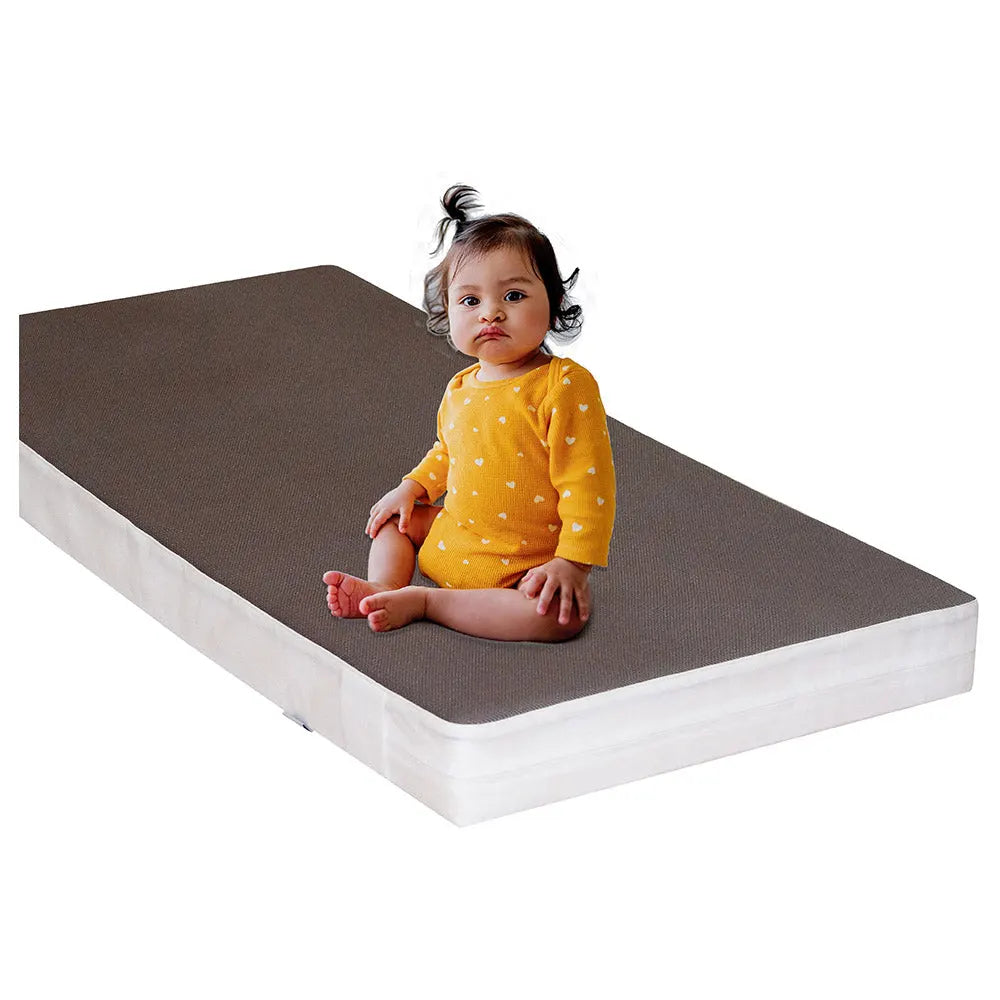 Delta Children - Minnie Mouse Wooden Bed W/ Rail (Mattress Included)