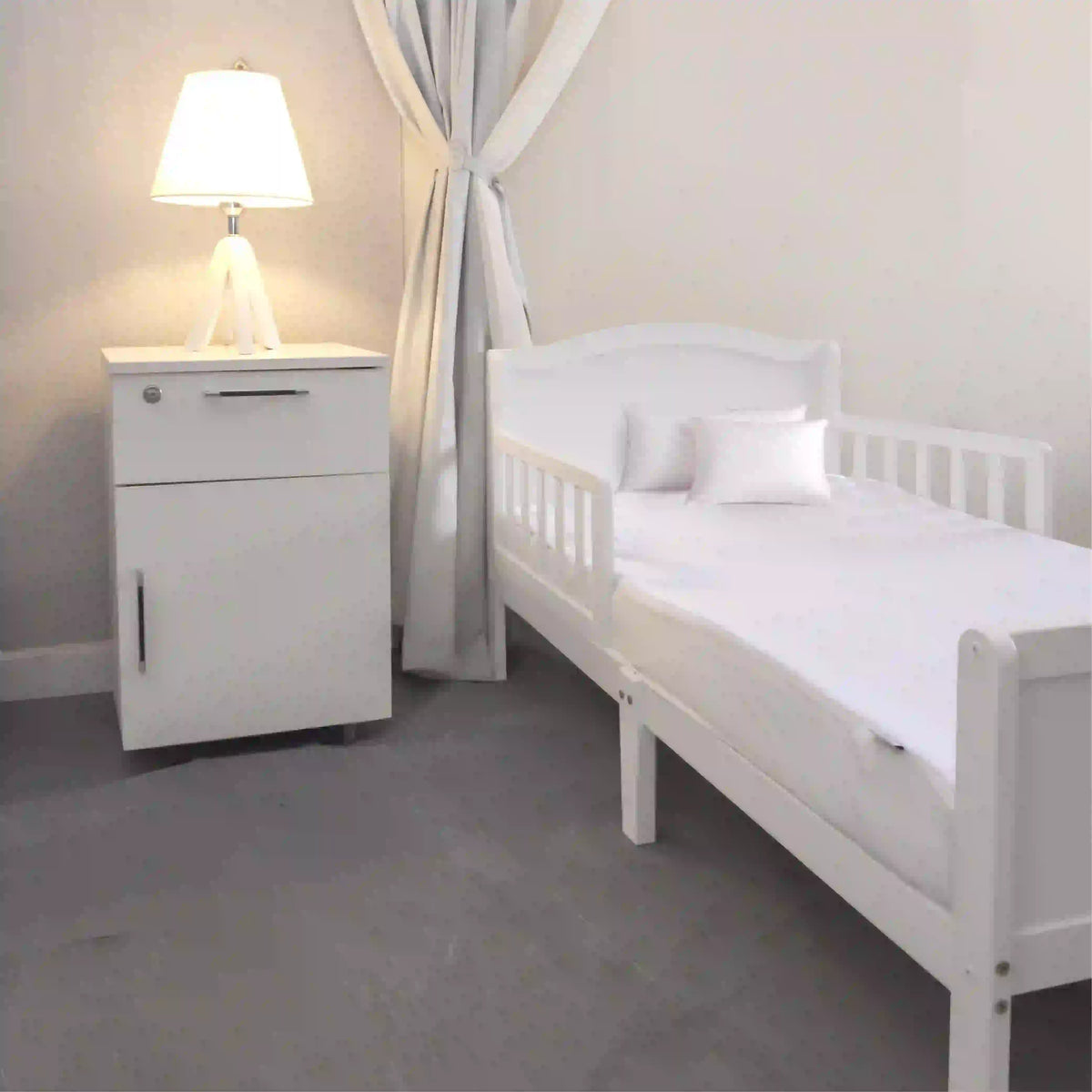 Moon Waterproof Crib Mattress Protector (70 x 140 x 12 cm)
