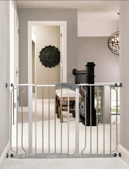 Regalo Easy Step Extra Wide Safety Gate Platinum (124 x 76 cm)
