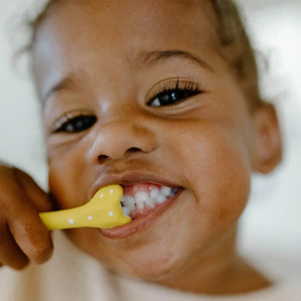 Frida Baby Triple-Angle Toothhugger Training Toothbrush For Toddler (Blue) Frida Baby Triple-Angle Toothhugger Training Toothbrush For Toddler (Blue)