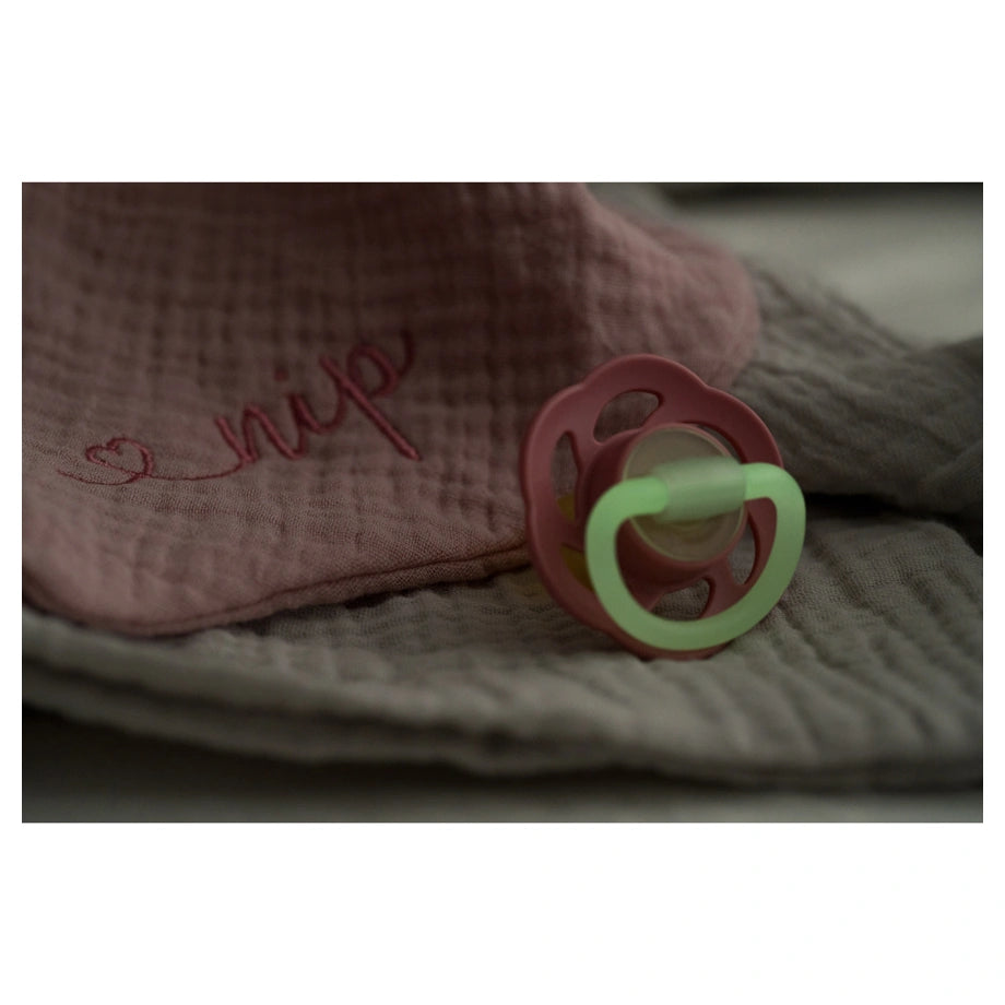 Nip Cherry Air Night Glow In The Dark Round Latex Soother (Grey & Green)