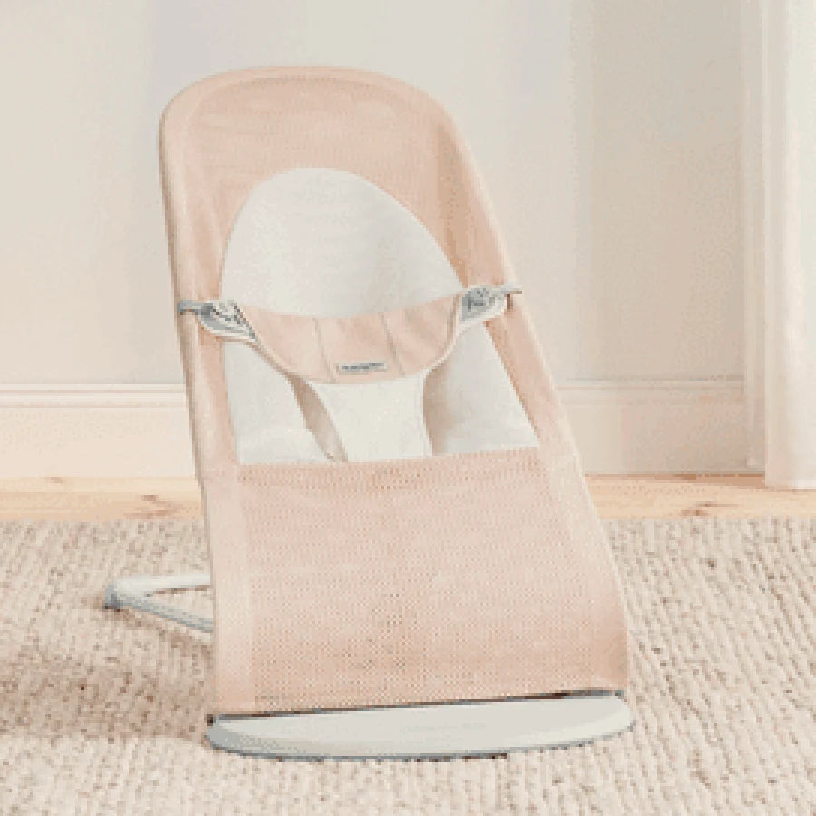 كرسي هزاز BabyBjörn Balance Soft Mesh (وردي لؤلؤي/أبيض) كرسي هزاز BabyBjörn Balance Soft Mesh (وردي لؤلؤي/أبيض)
