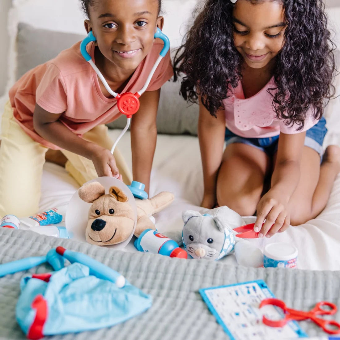 Melissa and Doug Examine & Treat Pet Vet Play Set (24 Pieces)