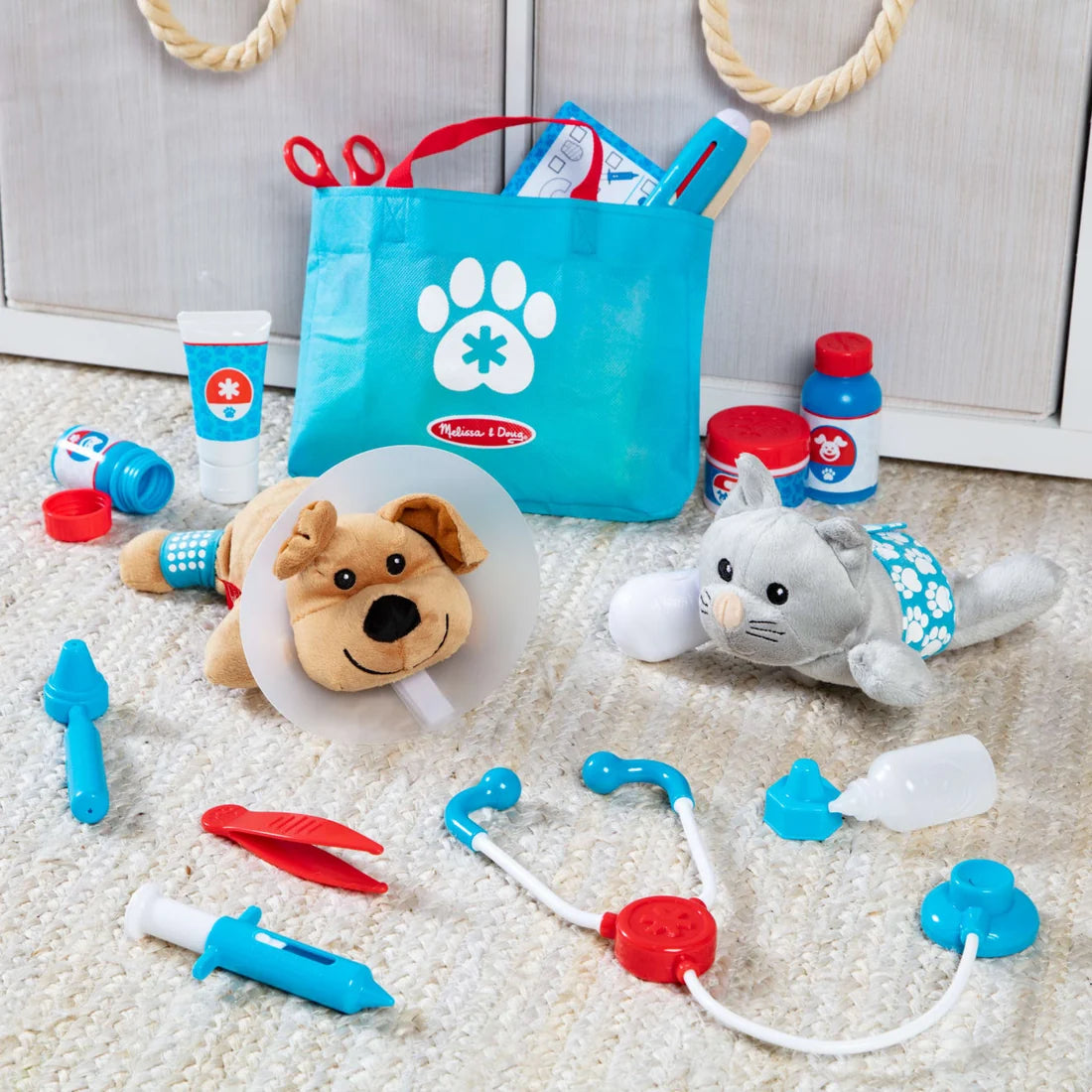 Melissa and Doug Examine & Treat Pet Vet Play Set (24 Pieces)
