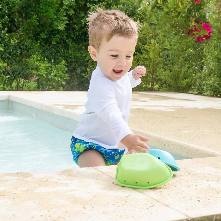 حفاضات سباحة ماصة قابلة لإعادة الاستخدام من Green Sprouts Snap بتصميم Turtle Journey للأطفال من عمر 6 أشهر فما فوق (أزرق ملكي) حفاضات سباحة ماصة قابلة لإعادة الاستخدام من Green Sprouts Snap بتصميم Turtle Journey للأطفال من عمر 6 أشهر فما فوق (أزرق ملكي)
