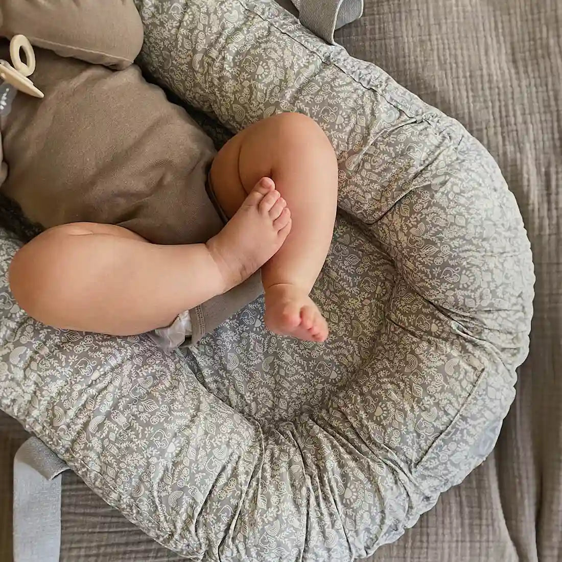 Elodie Baby Nest (Monkey Sunrise)