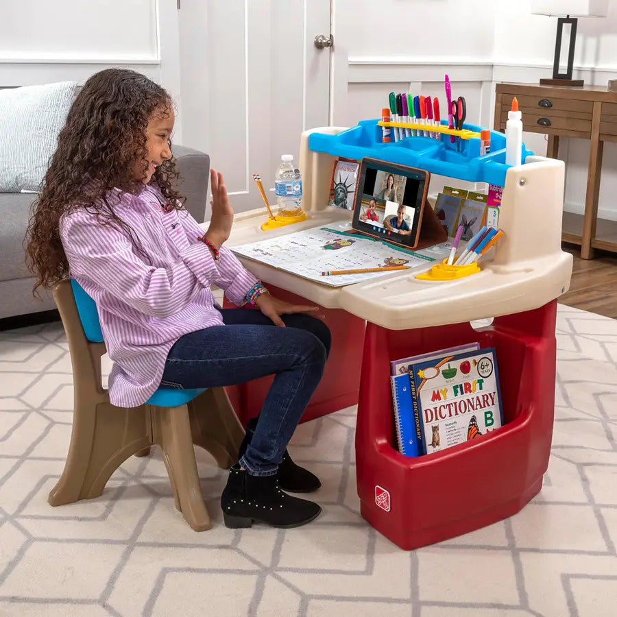 Step2 Deluxe Art Master Desk Step2 Deluxe Art Master Desk