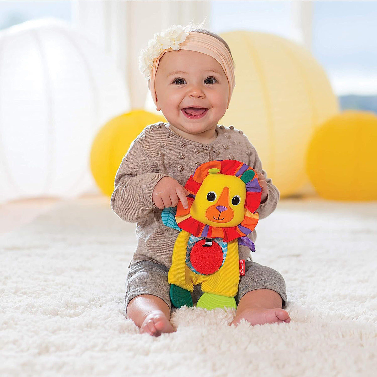 Infantino - Cuddly Teether - Lion