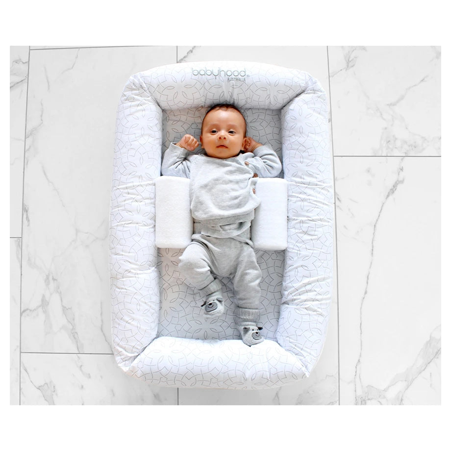 Babyhood Breathe Eze Cosy Crib (Olives)