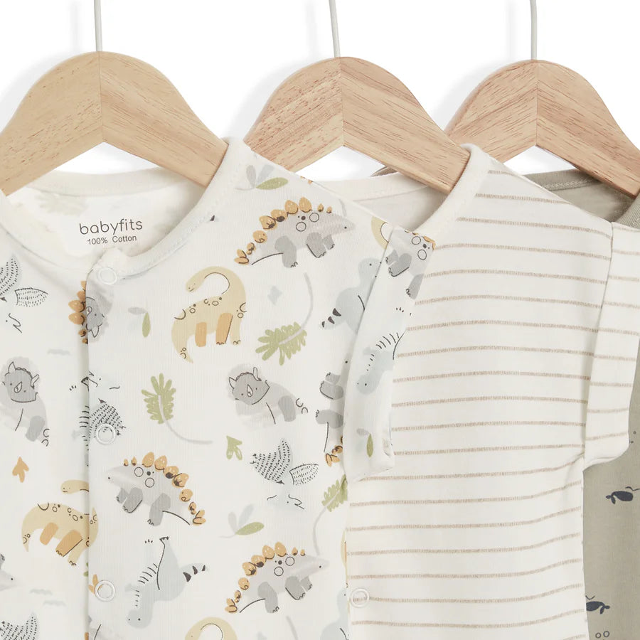 طقم ملابس نوم للأطفال من القطن العضوي من Babyfits، طقم من 3 قطع، مطبوع عليه رسومات ديناصورات طقم ملابس نوم للأطفال من القطن العضوي من Babyfits، طقم من 3 قطع، مطبوع عليه رسومات ديناصورات
