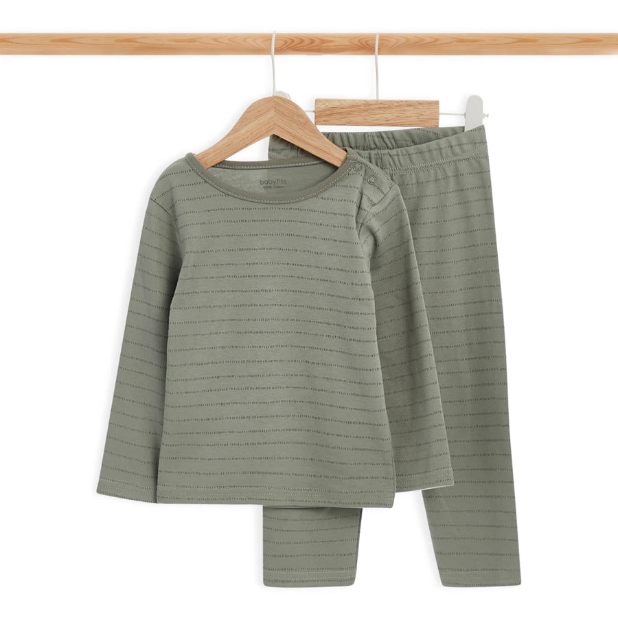 طقم بيجاما من القطن العضوي من Babyfits بياقة مخططة طقم بيجاما من القطن العضوي من Babyfits بياقة مخططة