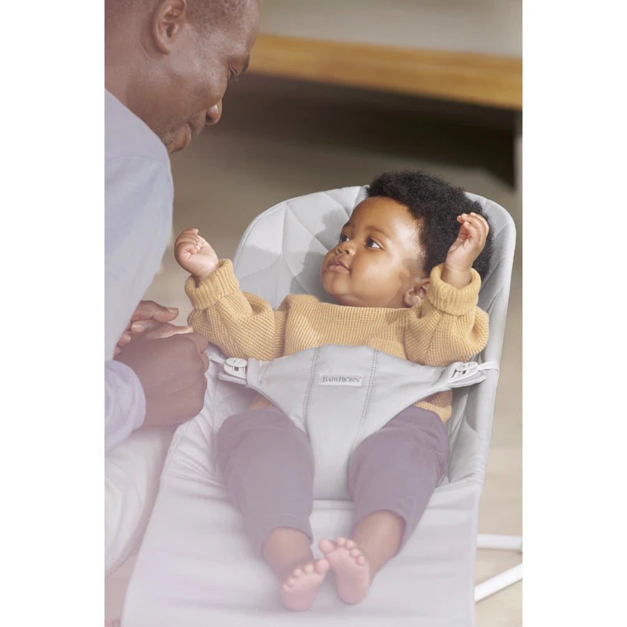 BabyBjörn Bouncer Bliss Woven, Petal Quilt (Light Grey) BabyBjörn Bouncer Bliss Woven, Petal Quilt (Light Grey)