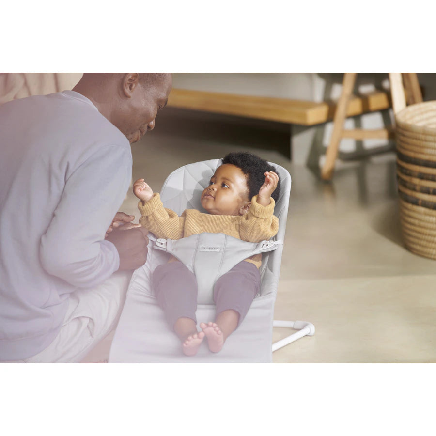 BabyBjörn Bouncer Bliss Woven, Petal Quilt (Light Grey) BabyBjörn Bouncer Bliss Woven, Petal Quilt (Light Grey)