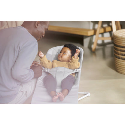 BabyBjörn Bouncer Bliss Woven, Petal Quilt (Light Grey)