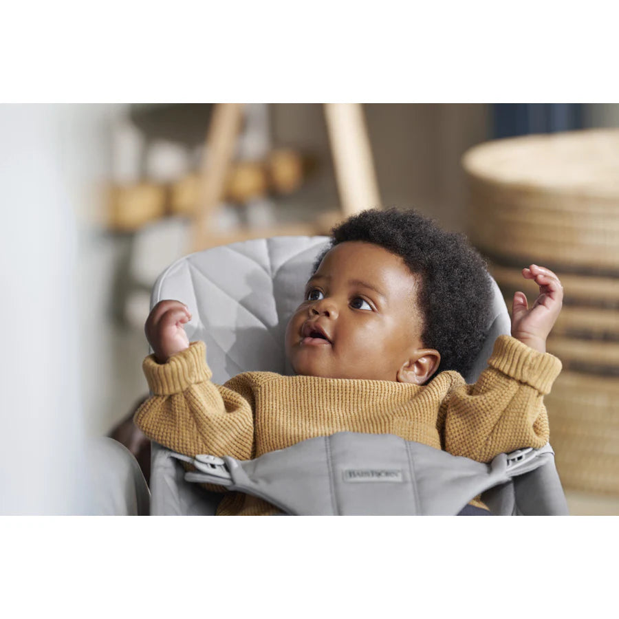 BabyBjörn Bouncer Bliss Woven, Petal Quilt (Light Grey) BabyBjörn Bouncer Bliss Woven, Petal Quilt (Light Grey)