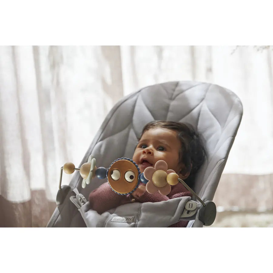 BabyBjörn Bouncer Bliss Woven, Petal Quilt (Light Grey) BabyBjörn Bouncer Bliss Woven, Petal Quilt (Light Grey)