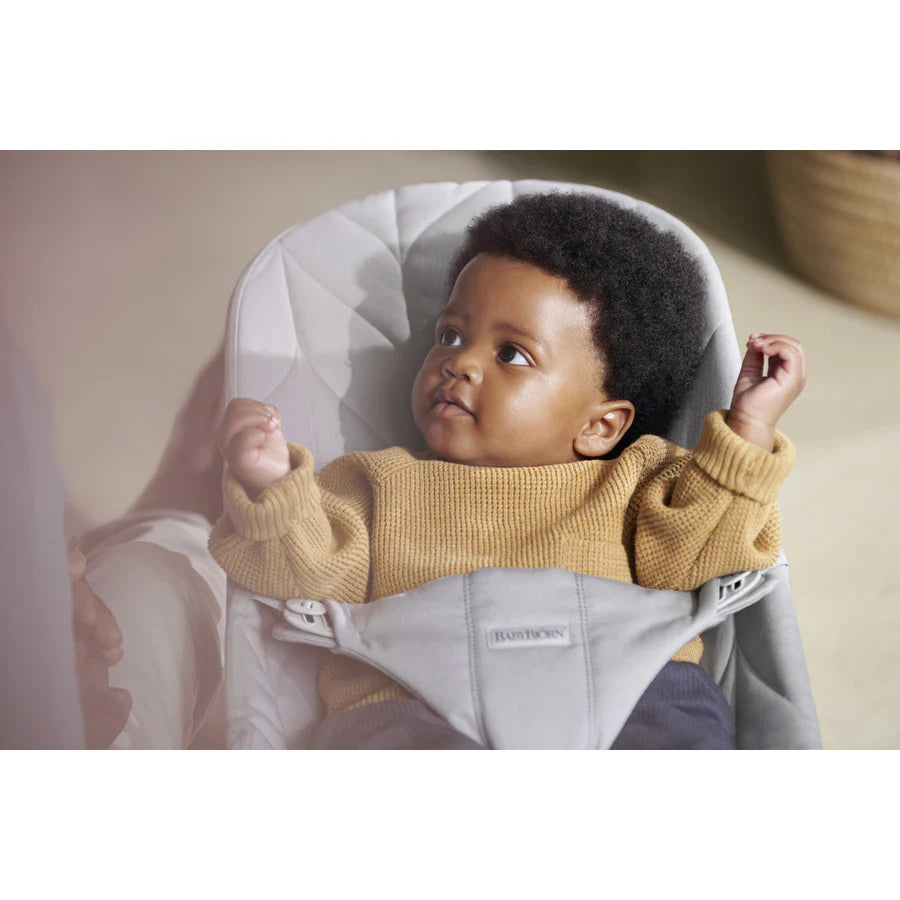 BabyBjörn Bouncer Bliss Woven, Petal Quilt (Light Grey) BabyBjörn Bouncer Bliss Woven, Petal Quilt (Light Grey)