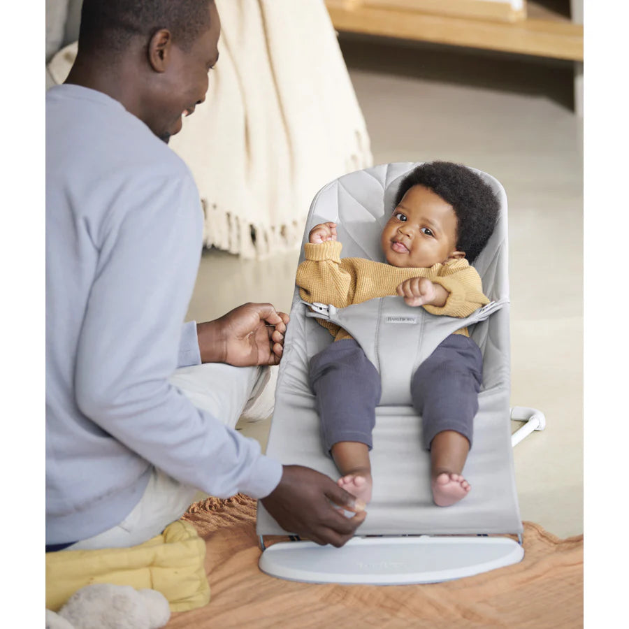 BabyBjörn Bouncer Bliss Woven, Petal Quilt (Light Grey) BabyBjörn Bouncer Bliss Woven, Petal Quilt (Light Grey)