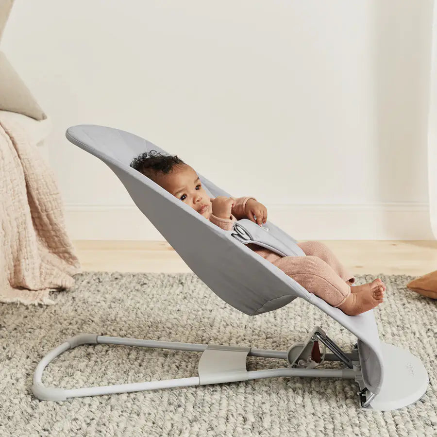 BabyBjörn Bouncer Bliss Woven, Petal Quilt (Light Grey) BabyBjörn Bouncer Bliss Woven, Petal Quilt (Light Grey)