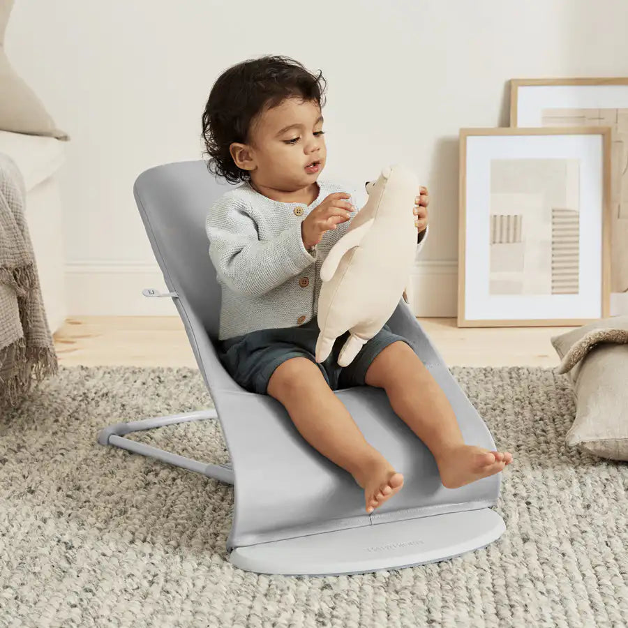 BabyBjörn Bouncer Bliss Woven, Petal Quilt (Light Grey) BabyBjörn Bouncer Bliss Woven, Petal Quilt (Light Grey)