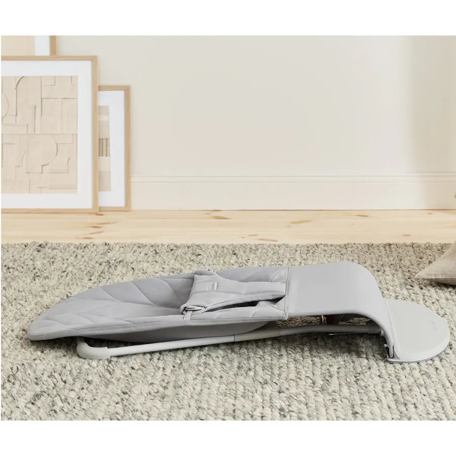 BabyBjörn Bouncer Bliss Woven, Petal Quilt (Light Grey) BabyBjörn Bouncer Bliss Woven, Petal Quilt (Light Grey)