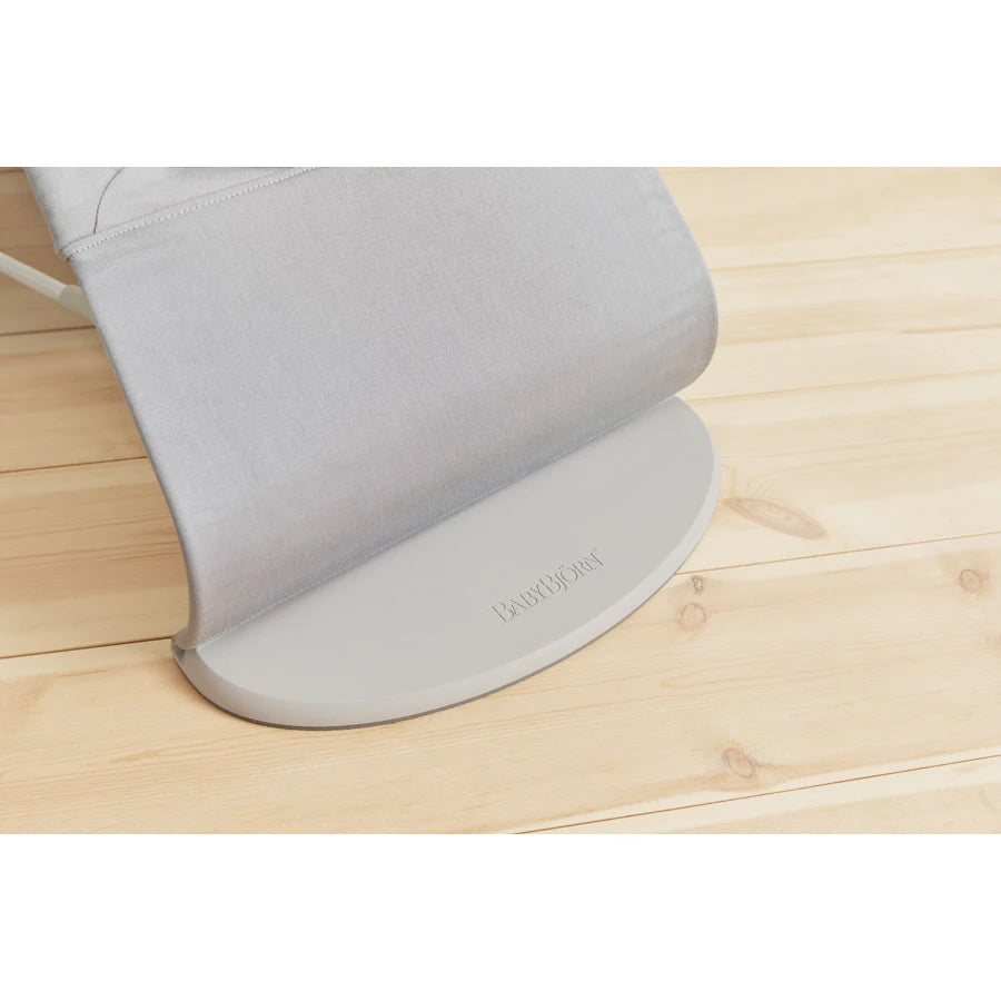 BabyBjörn Bouncer Bliss Woven, Petal Quilt (Light Grey) BabyBjörn Bouncer Bliss Woven, Petal Quilt (Light Grey)