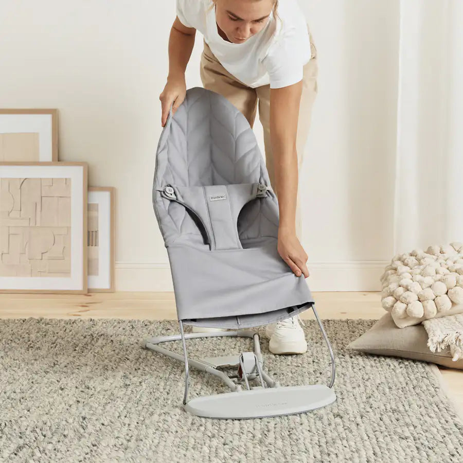 BabyBjörn Bouncer Bliss Woven, Petal Quilt (Light Grey) BabyBjörn Bouncer Bliss Woven, Petal Quilt (Light Grey)