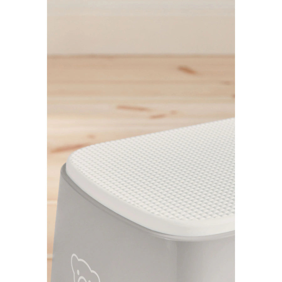 كرسي بيبي بيورن المتدرج (رمادي/أبيض) كرسي بيبي بيورن المتدرج (رمادي/أبيض)