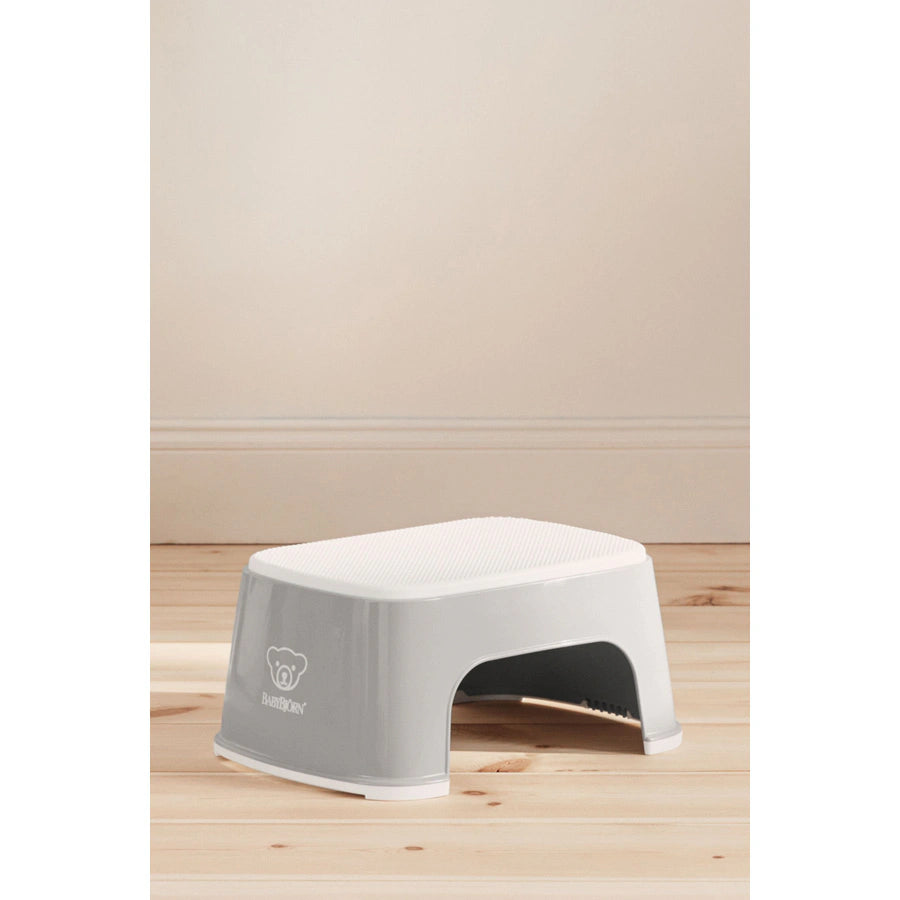 كرسي بيبي بيورن المتدرج (رمادي/أبيض) كرسي بيبي بيورن المتدرج (رمادي/أبيض)