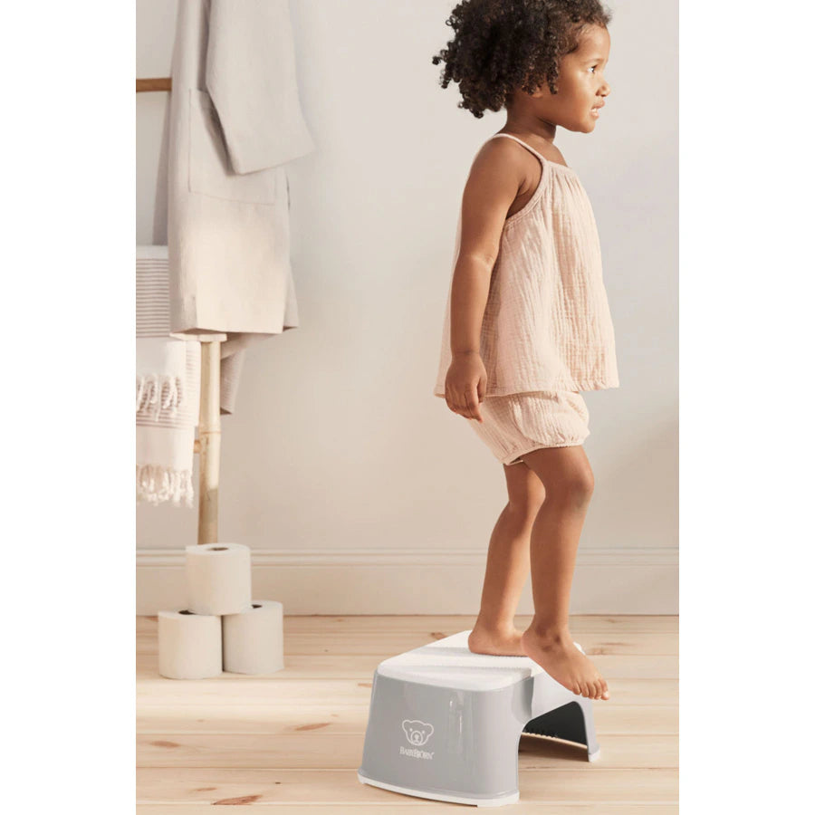 كرسي بيبي بيورن المتدرج (رمادي/أبيض) كرسي بيبي بيورن المتدرج (رمادي/أبيض)