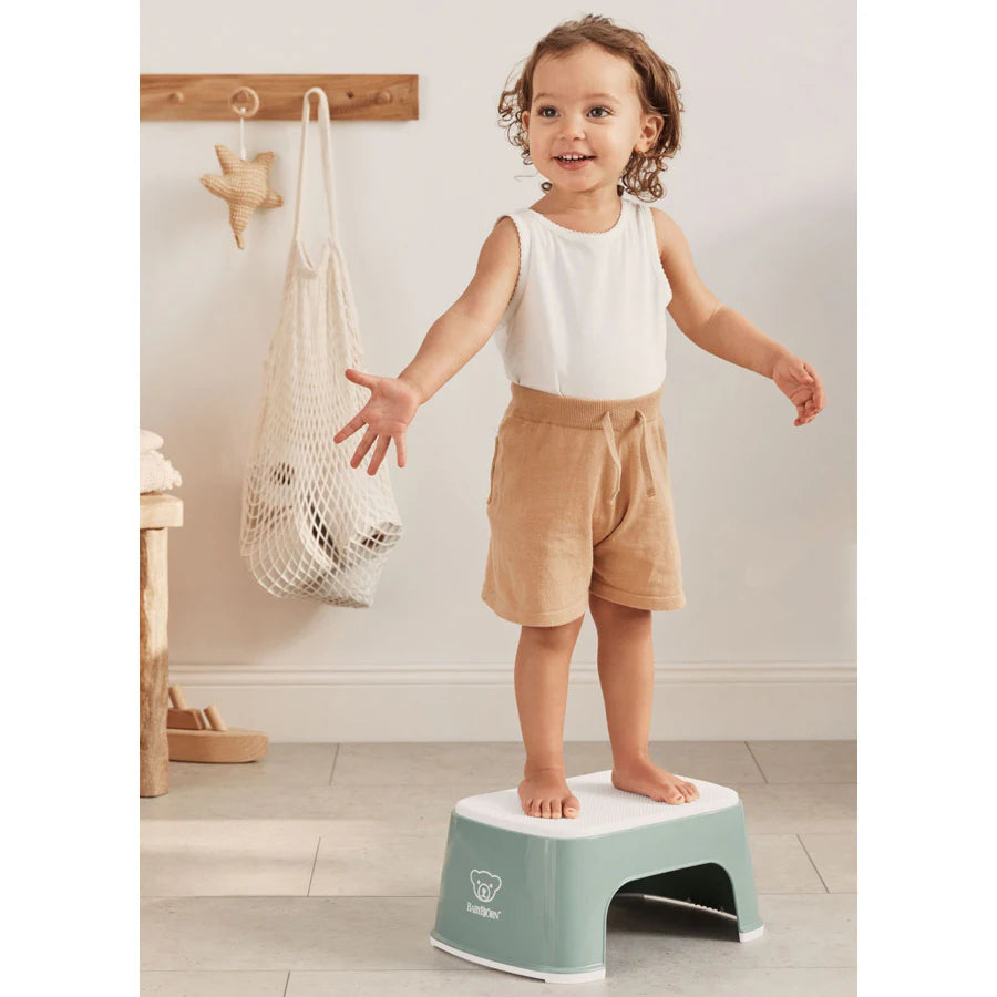 BabyBjörn Step Stool (Deep Green/White)