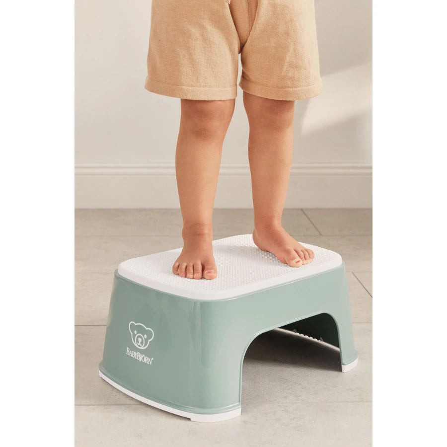مقعد متدرج للأطفال من بيبي بيورن (أخضر غامق/أبيض) مقعد متدرج للأطفال من بيبي بيورن (أخضر غامق/أبيض)