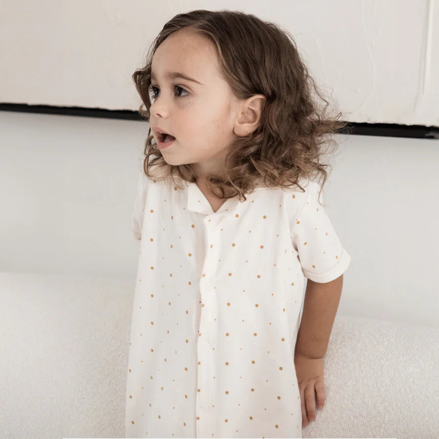 بدلة قميص Elli Junior من الخيزران بنقاط ذهبية بدلة قميص Elli Junior من الخيزران بنقاط ذهبية