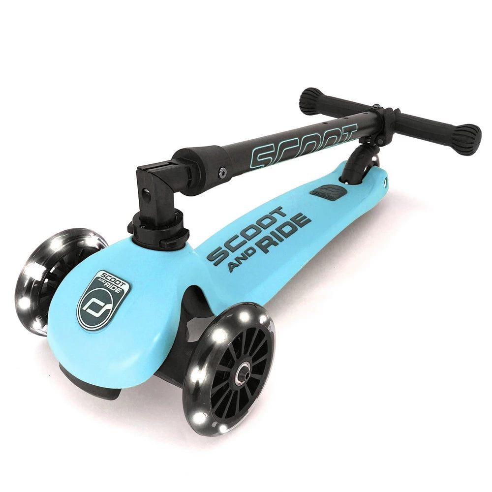 سكوتر Scoot & Ride Highwaykick 3 LED (توت أزرق) سكوتر Scoot & Ride Highwaykick 3 LED (توت أزرق)
