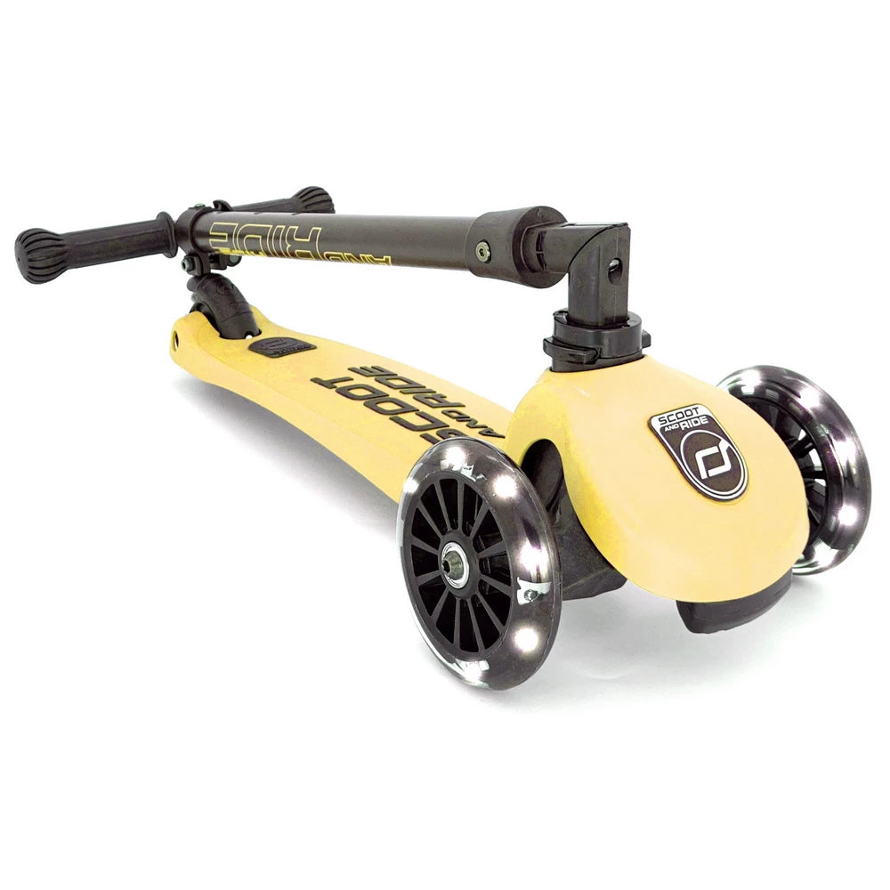 سكوتر Scoot & Ride Highwaykick 3 LED (ليموني) سكوتر Scoot & Ride Highwaykick 3 LED (ليموني)