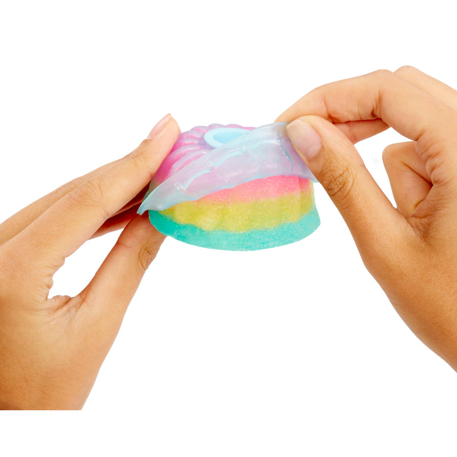 مجموعة أدوات صنع كعكات أعياد الميلاد من L.ol Surprise Mix & Make (PDQ) مجموعة أدوات صنع كعكات أعياد الميلاد من L.ol Surprise Mix & Make (PDQ)