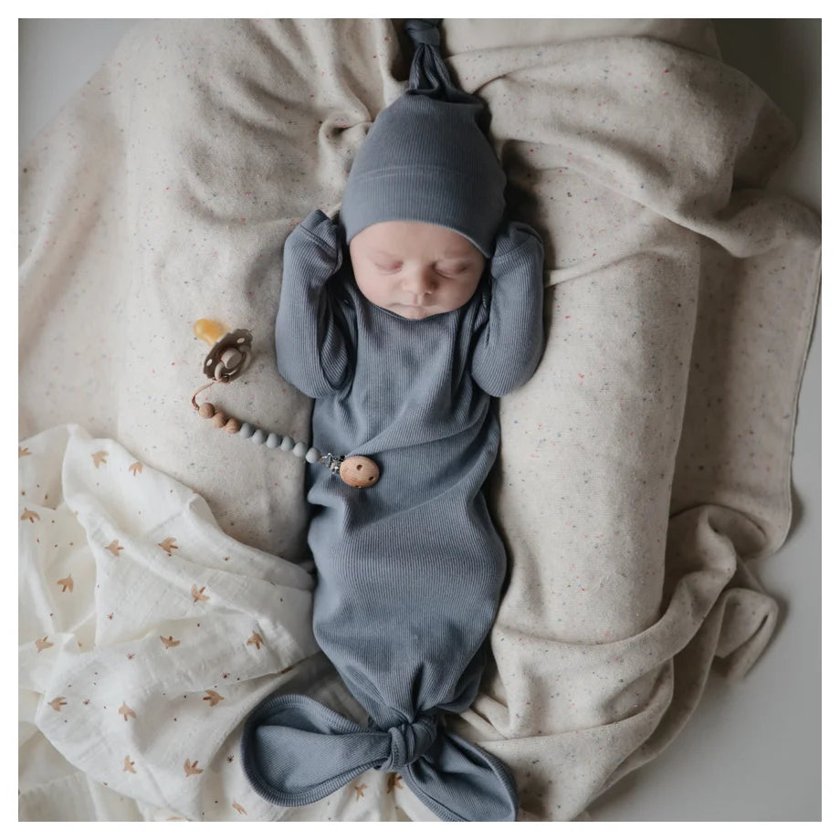 Mushie Ribbed Knotted Baby Gown (Tradewinds)