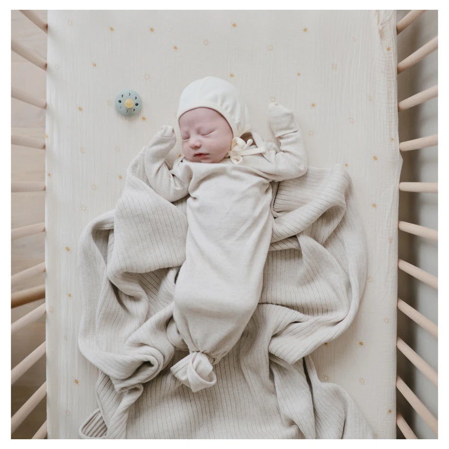 Mushie Ribbed Baby Bonnet (Ivory)