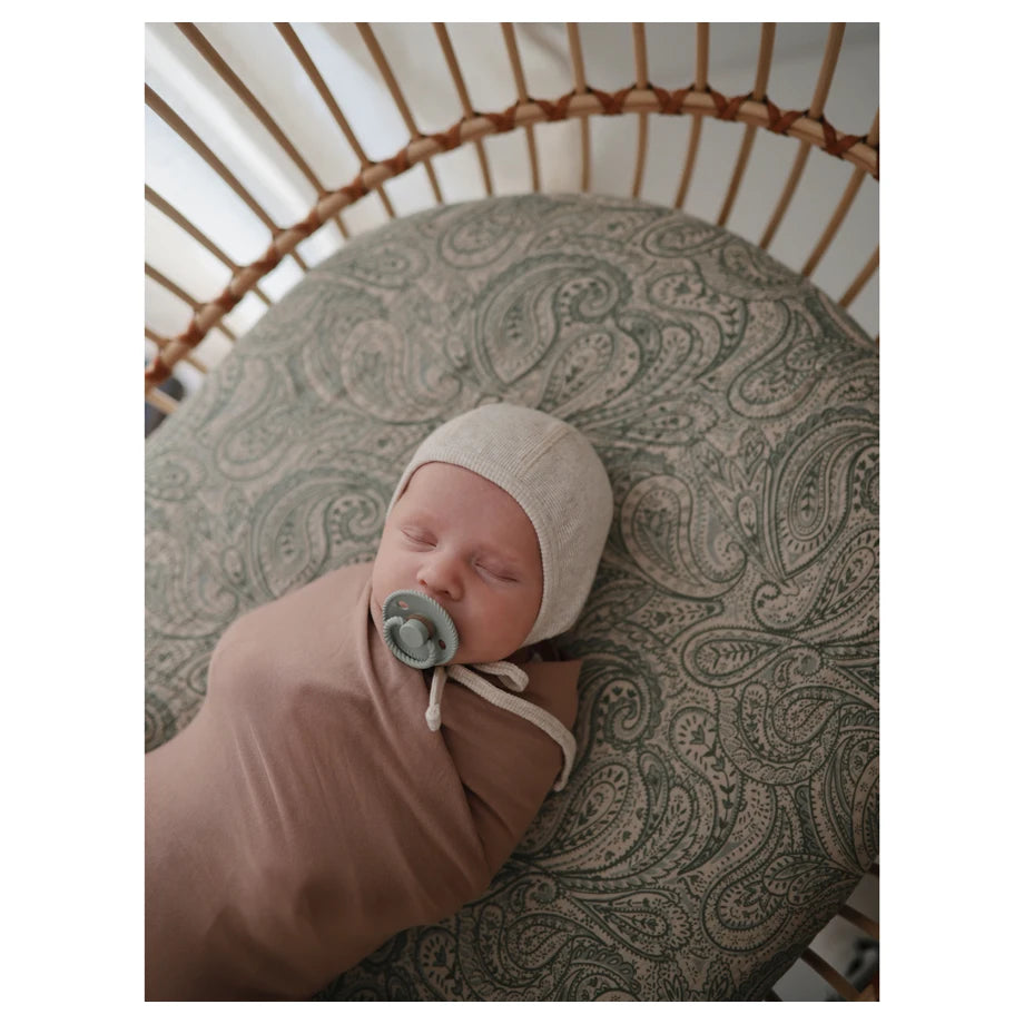 Mushie Ribbed Baby Bonnet (Ivory)