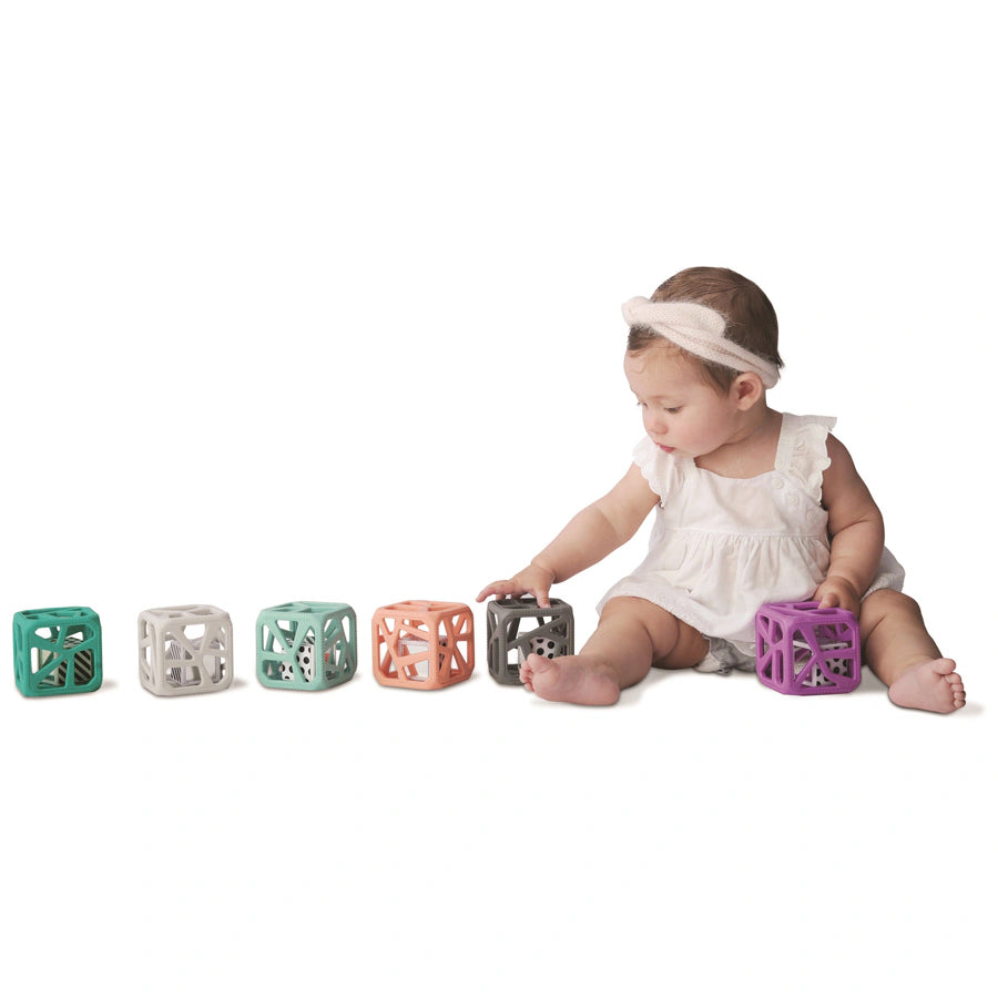 مالاركي كيدز مضغ مكعب سهل الإمساك عضاضة خشخيشة (رمادي) مالاركي كيدز مضغ مكعب سهل الإمساك عضاضة خشخيشة (رمادي)