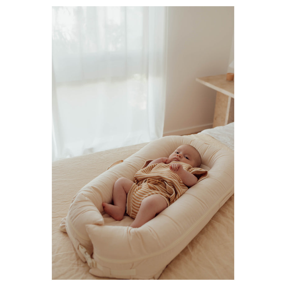 Dockatot Deluxe+ Dock Sleeping Pod (Sand Chambray)